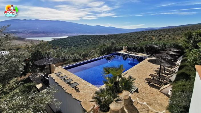 Image No.2-Commercial de 12 chambres à vendre à Iznájar