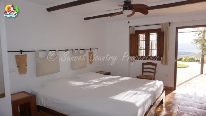 Image No.11-Commercial de 12 chambres à vendre à Iznájar