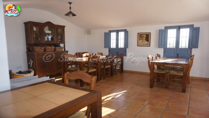 Image No.15-Commercial de 12 chambres à vendre à Iznájar