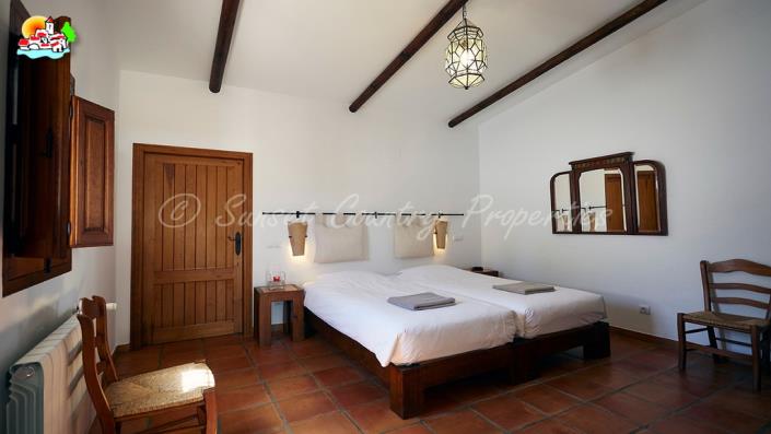 Image No.31-Commercial de 12 chambres à vendre à Iznájar