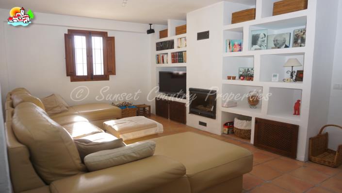 Image No.37-Commercial de 12 chambres à vendre à Iznájar