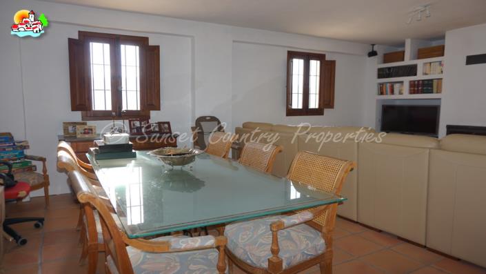 Image No.38-Commercial de 12 chambres à vendre à Iznájar