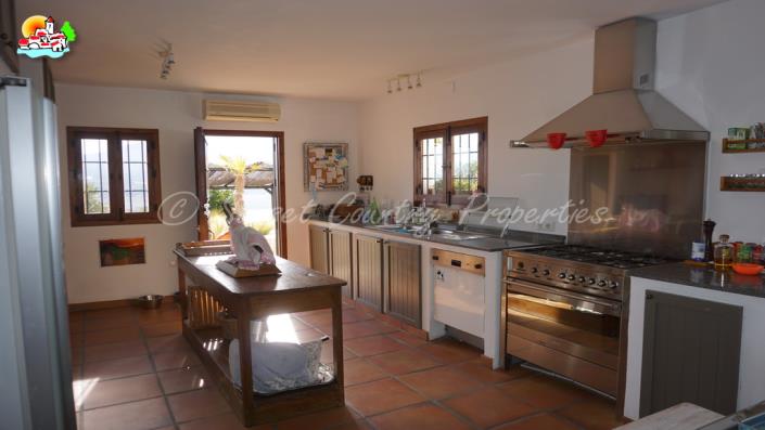 Image No.39-Commercial de 12 chambres à vendre à Iznájar