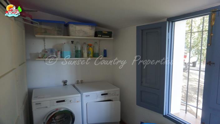 Image No.45-Commercial de 12 chambres à vendre à Iznájar