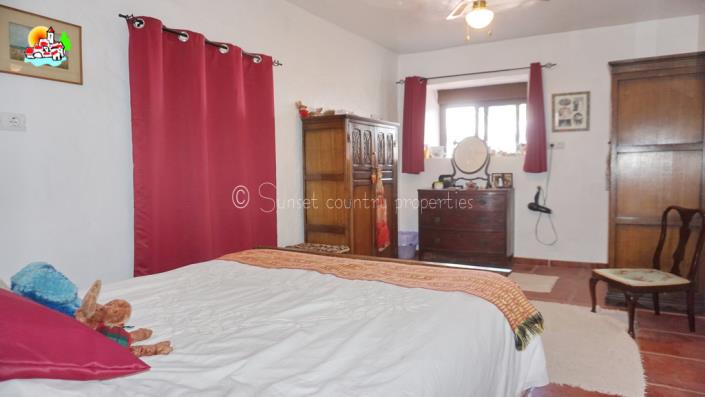 Image No.24-4 Bed Country Property for sale