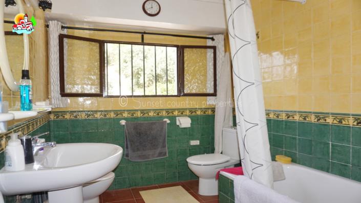 Image No.25-4 Bed Country Property for sale