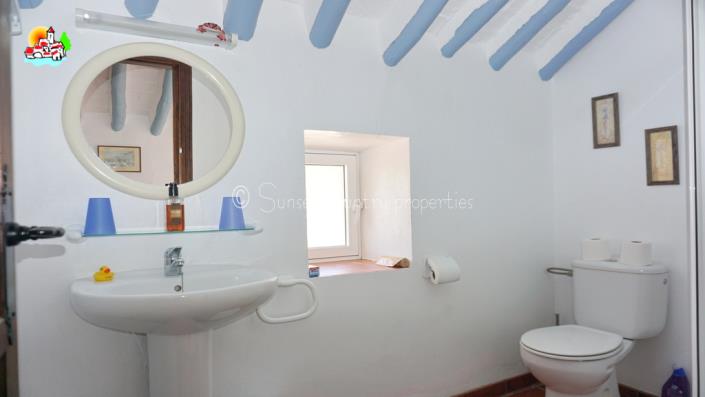 Image No.32-4 Bed Country Property for sale