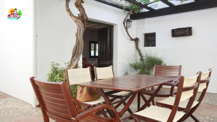 Image No.8-6 Bed Country Property for sale