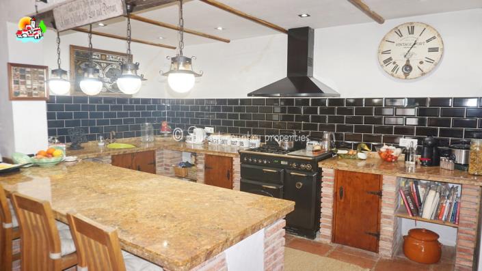 Image No.7-7 Bed Country Property for sale