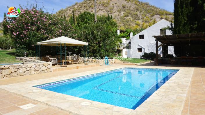 Image No.3-Ferme de 9 chambres à vendre à Iznájar