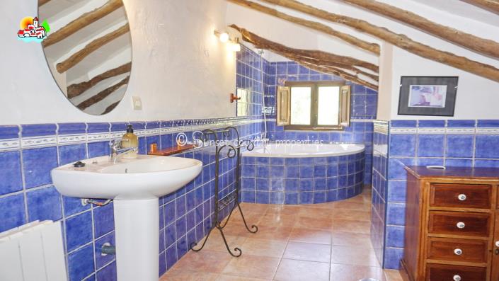 Image No.26-Ferme de 9 chambres à vendre à Iznájar