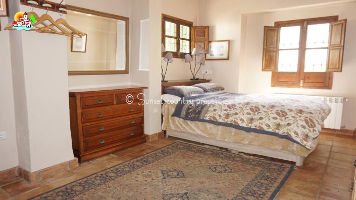 Image No.30-Ferme de 9 chambres à vendre à Iznájar