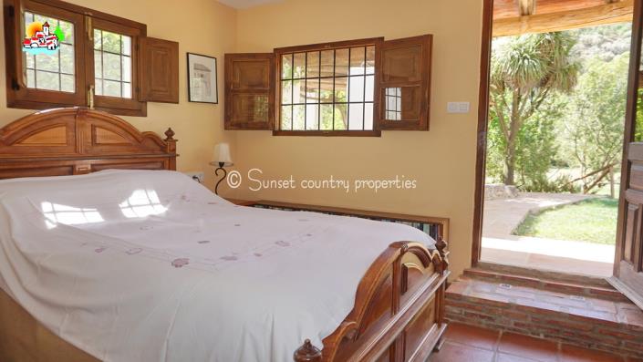 Image No.35-Ferme de 9 chambres à vendre à Iznájar