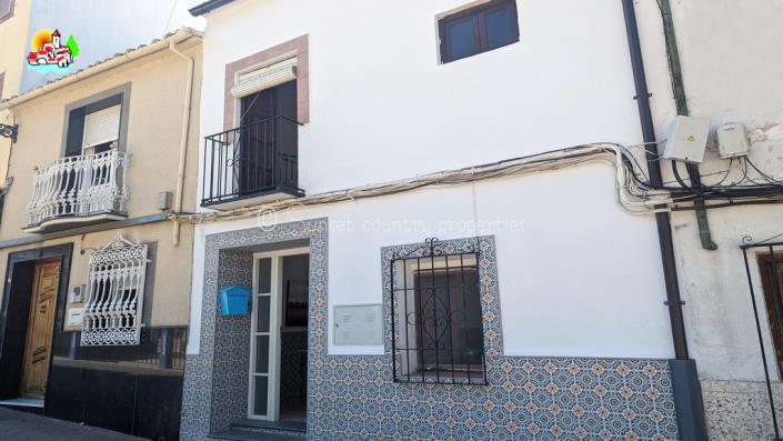 Image No.1-3 Bed Townhouse for sale