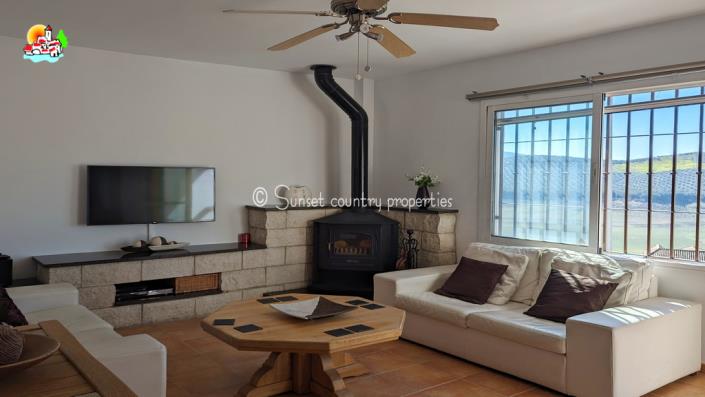 Image No.2-Maison de ville de 4 chambres à vendre à Iznájar