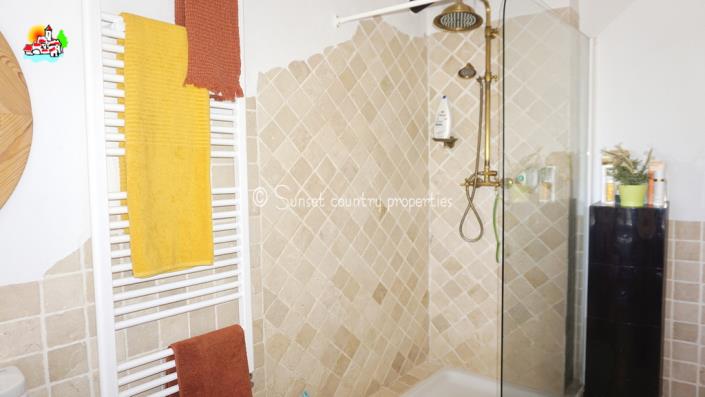 Image No.28-4 Bed Country Property for sale