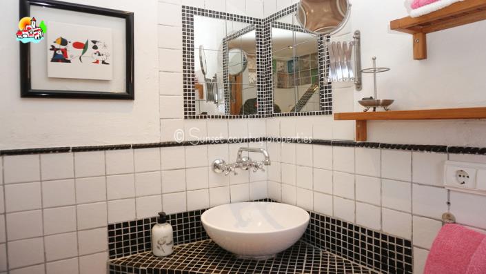 Image No.42-4 Bed Country Property for sale