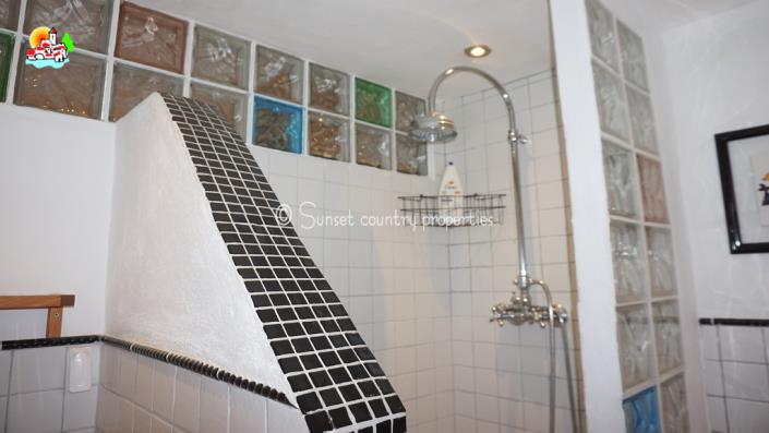 Image No.43-4 Bed Country Property for sale