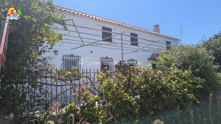 Image No.1-Maison de campagne de 4 chambres à vendre à Iznájar