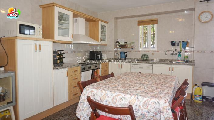 Image No.8-Maison de campagne de 4 chambres à vendre à Iznájar