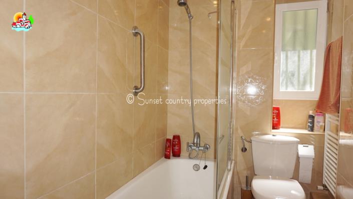 Image No.15-Maison de campagne de 4 chambres à vendre à Iznájar