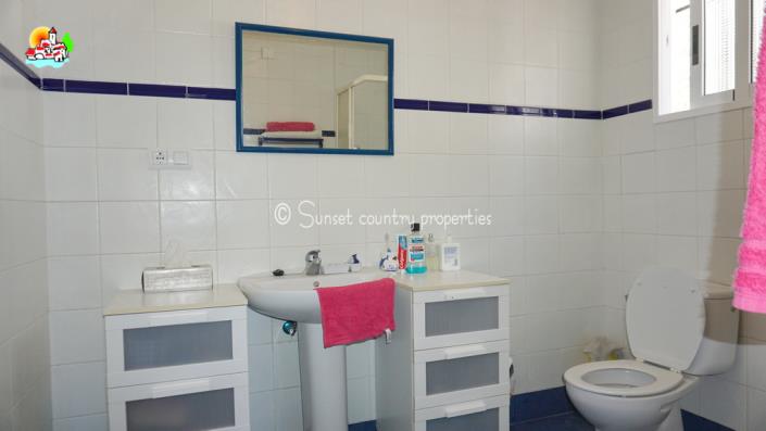 Image No.19-Maison de campagne de 4 chambres à vendre à Iznájar