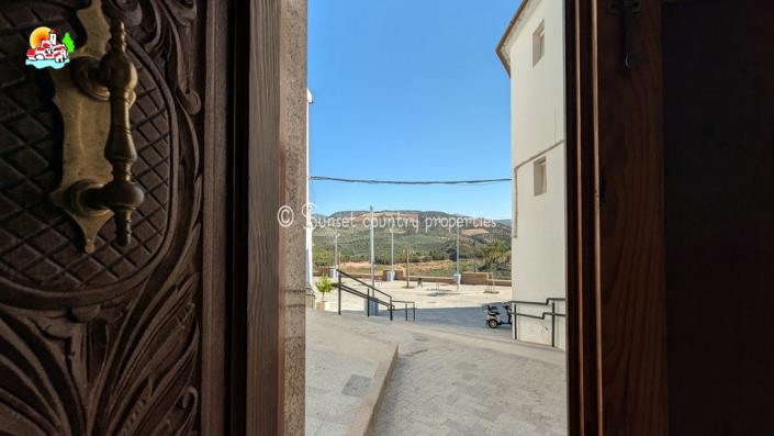 Image No.19-4 Bed Townhouse for sale