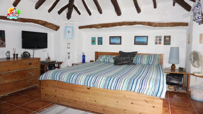 Image No.31-5 Bed Country Property for sale