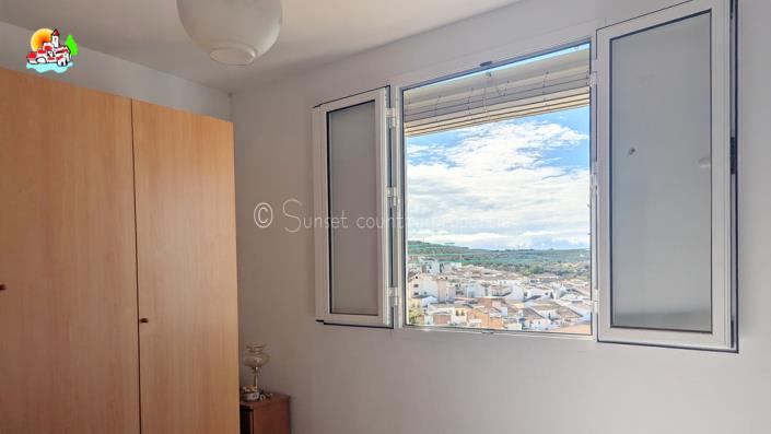 Image No.20-2 Bed Townhouse for sale