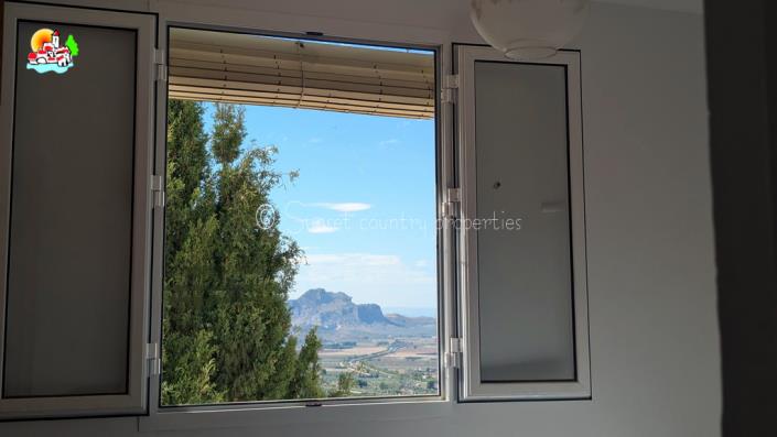 Image No.19-2 Bed Townhouse for sale