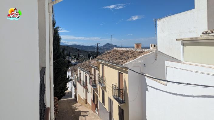 Image No.25-2 Bed Townhouse for sale