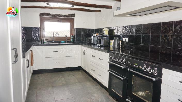 Image No.9-5 Bed Country Property for sale