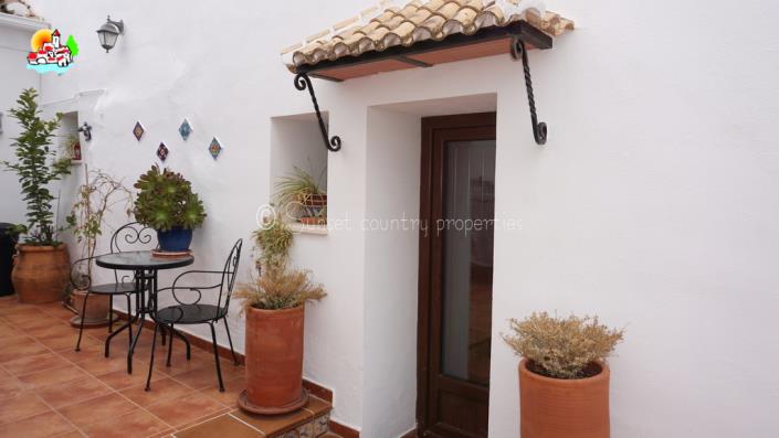 Image No.25-5 Bed Country Property for sale