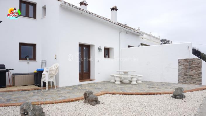 Image No.40-5 Bed Country Property for sale