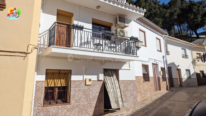 Image No.1-3 Bed Townhouse for sale