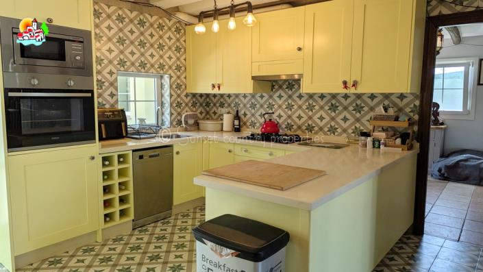 Image No.7-4 Bed Country Property for sale