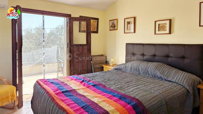 Image No.28-4 Bed Country Property for sale