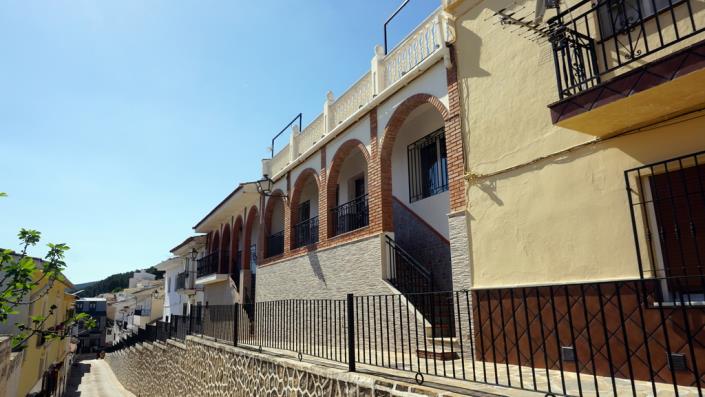 Image No.2-4 Bed Townhouse for sale