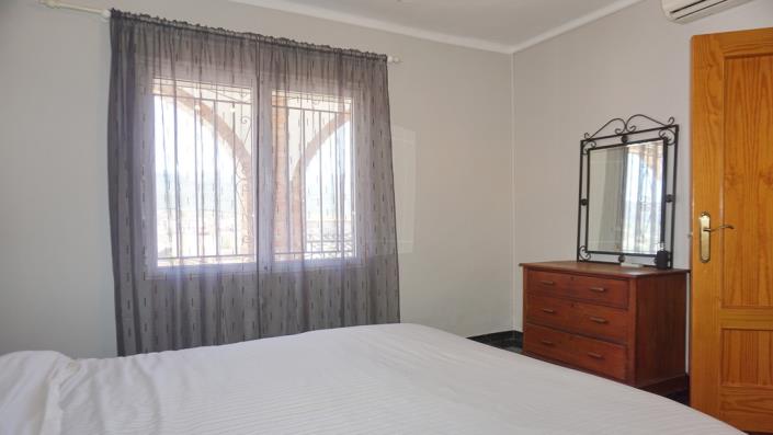 Image No.19-4 Bed Townhouse for sale