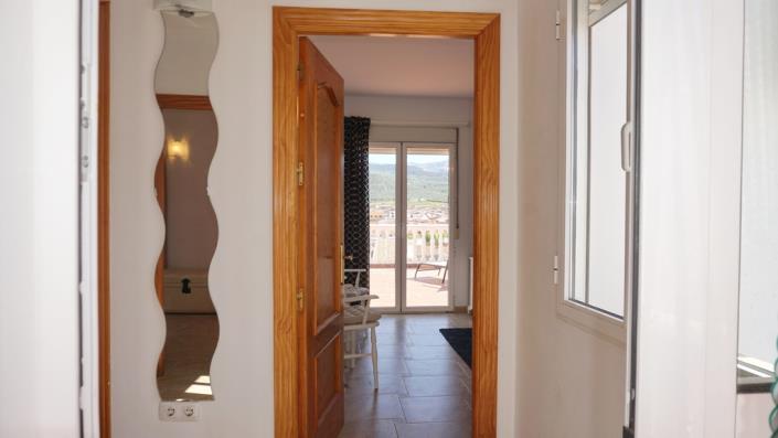 Image No.25-4 Bed Townhouse for sale