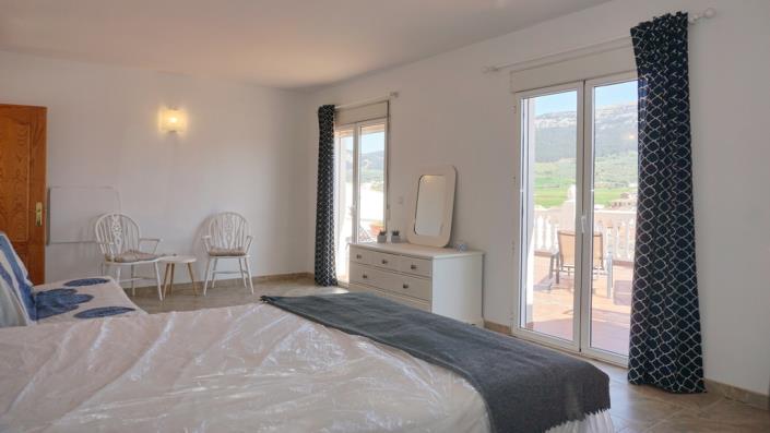 Image No.27-4 Bed Townhouse for sale