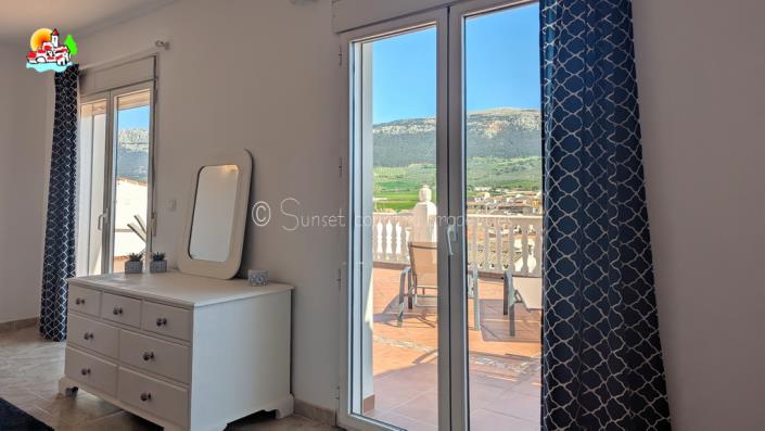 Image No.32-4 Bed Townhouse for sale