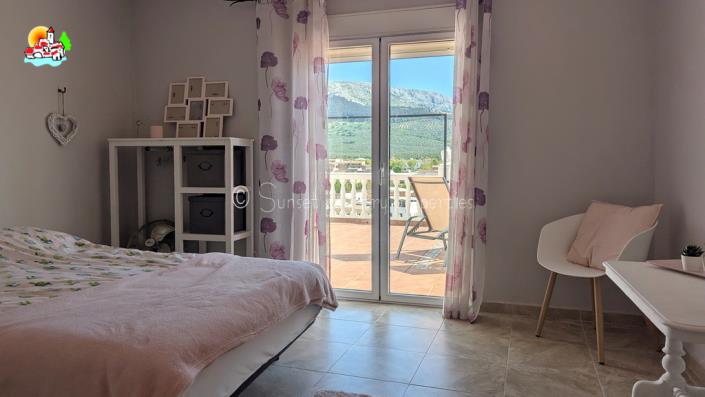 Image No.34-4 Bed Townhouse for sale