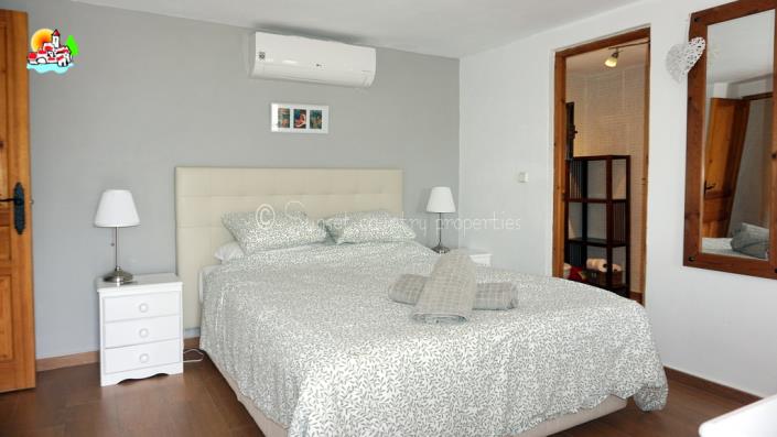 Image No.44-5 Bed Country Property for sale