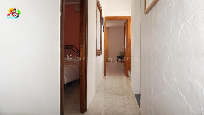 Image No.20-3 Bed Townhouse for sale