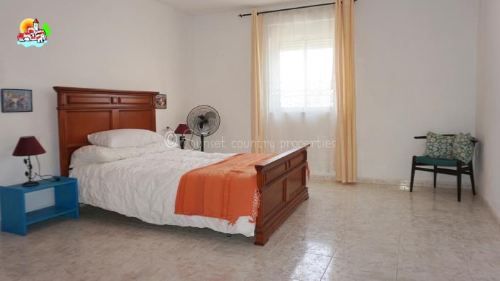 Image No.21-3 Bed Townhouse for sale