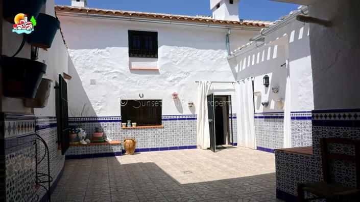 Image No.8-4 Bed Country Property for sale