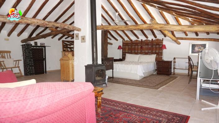 Image No.24-4 Bed Country Property for sale