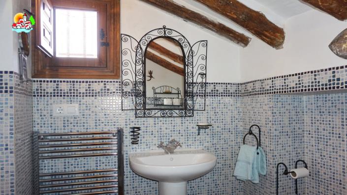 Image No.48-4 Bed Country Property for sale