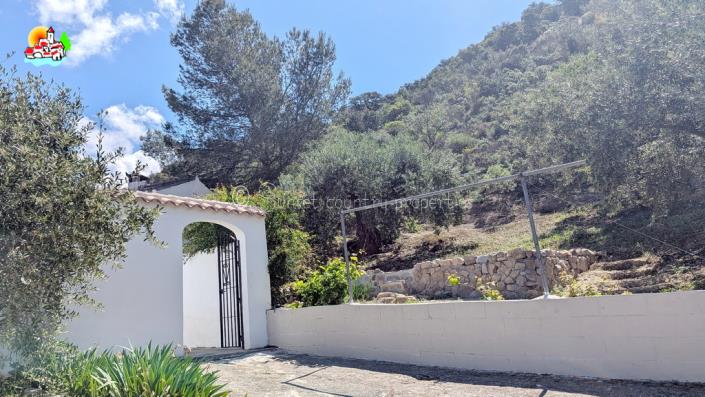 Image No.7-3 Bed Country Property for sale